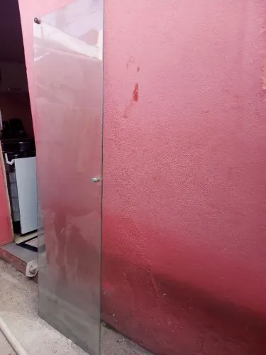 Porta de box de banheiro