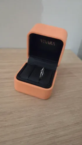 Anel Vivara em Ouro Branco 18K com Safira