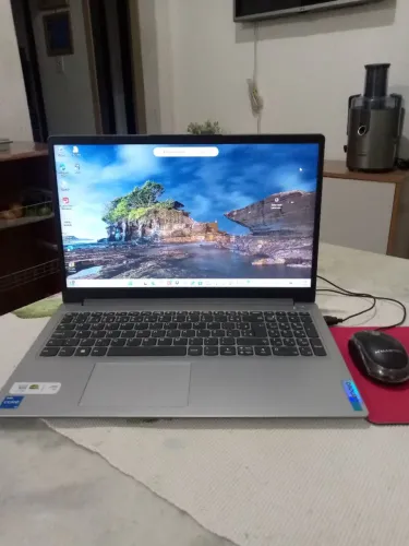 Notebook Lenovo, em perfeito estado, com nota fiscal e carregador, única dona.