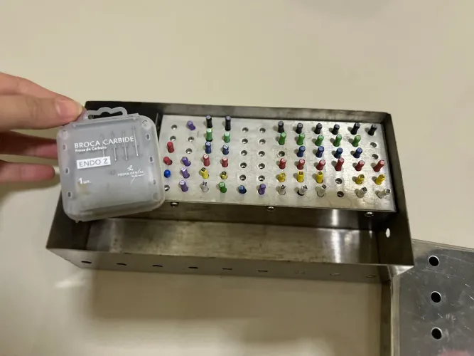 Kit de limas endodontiscas com o estojo metálico para esterilização e kit de broca carbide
