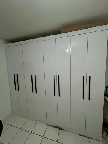 Guarda roupa grande branco 8 portas
