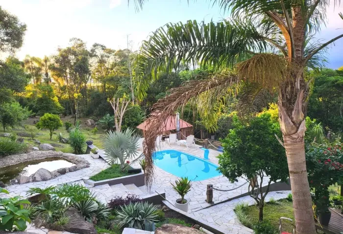Chácara 2000 m², no Clube Recanto das Pedras com 3 quartos.  Agudos do Sul, Bairro - Agudo