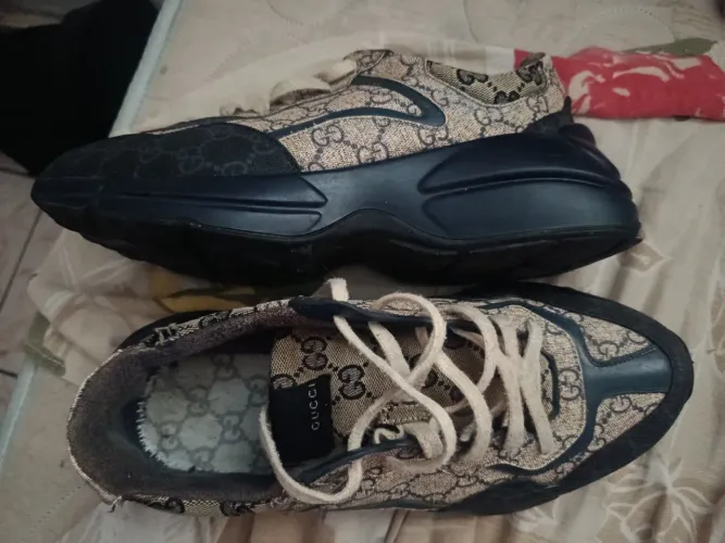Tênis da Gucci masculino. não original a venda em bom estado pra sair