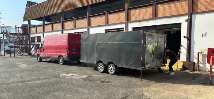 CARRETINHA / REBOQUE DE 2 EIXOS trucada com freio