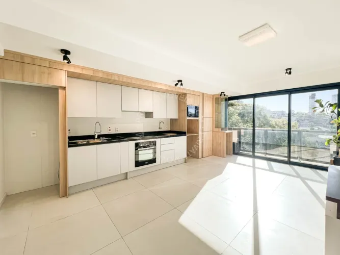 Apartamento semimobiliado para alugar no Boa Vista com 2 quartos (2 suíte)