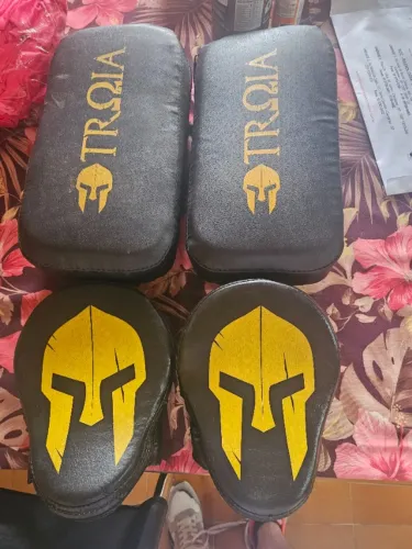 Aparador e manopla Muay Thai