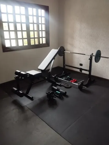 Kit Academia em Casa Completo - Banco Regulável + Cavalete + Barras e 63kg em Pesos