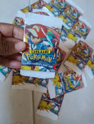 Brinquedo antigo card pokémon (similar)