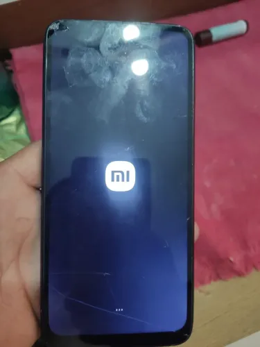 Celular funciona tudo só está com um trincado na tela nas funciona todas as coisas!