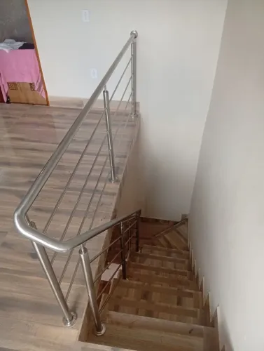 CORRIMÃO EM INOX, bate carrinho, guarda corpo, barra de apoio, mesa, grade