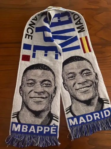 Cachecol Real Madrid Mbappe
