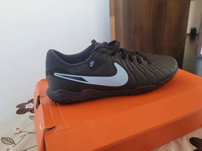 Chuteira Legend 10 academy TF.