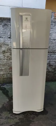 Geladeira Eletrolux Frost Free 