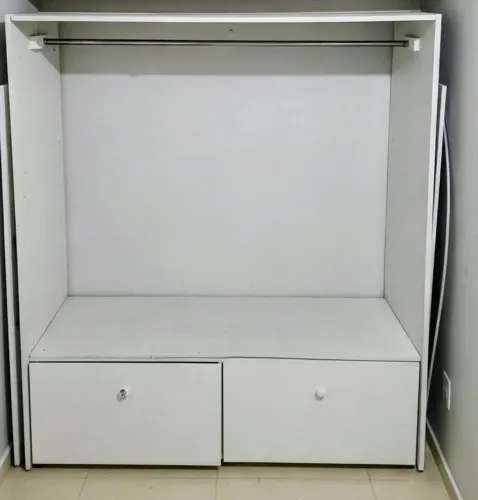 Vendo Arara de madeira maciça em ótimo estado