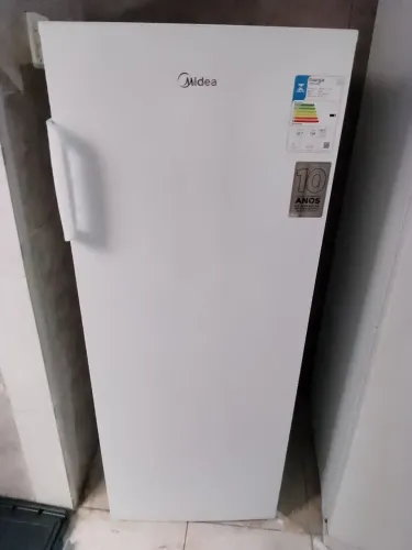 Freezer vertical branco 196 litros - 127 V - semi novo - com nota fiscal e manual