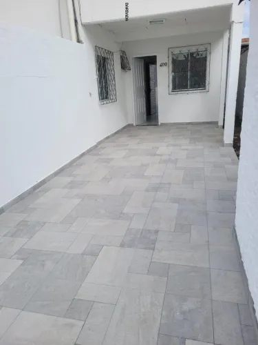 Casa para Locação em Camboriú, Jardim dona helena, 2 dormitórios, 1 banheiro, 2 vagas