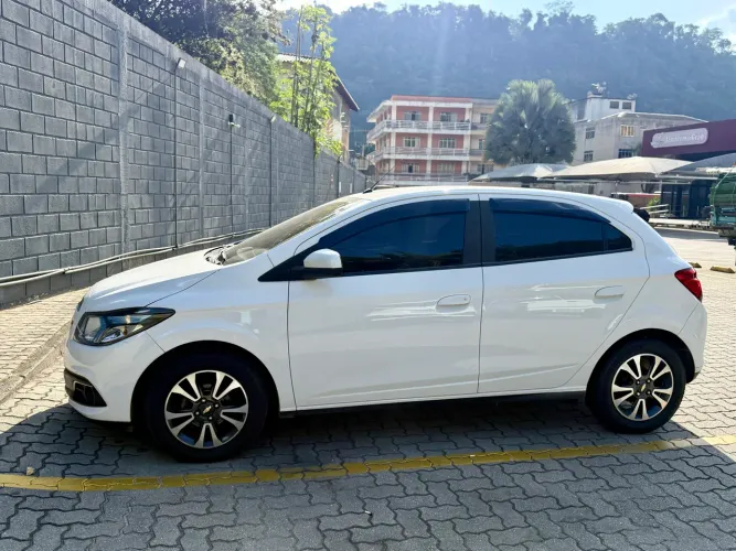 Chevrolet Onix Hatch LTZ 1.4 8V Flex Power Mec. 4P 2015