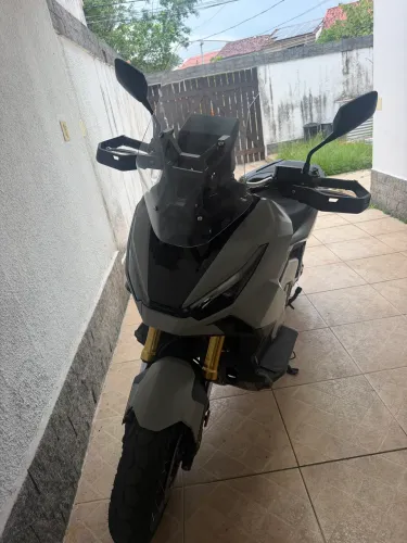 X-adv 750