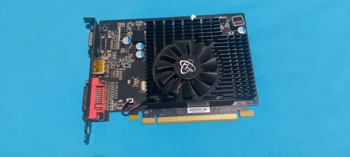 Placa de video Antiga AMD HD6670 2gb