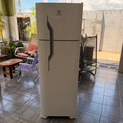 Geladeira Electrolux gelo seco 379 litros