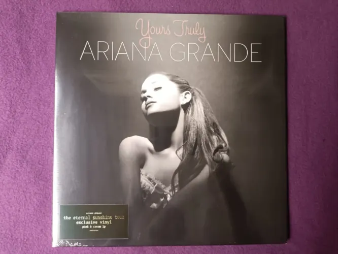 Ariana Grande Vinil Yours Truly Pop-Up Tour Exclusive