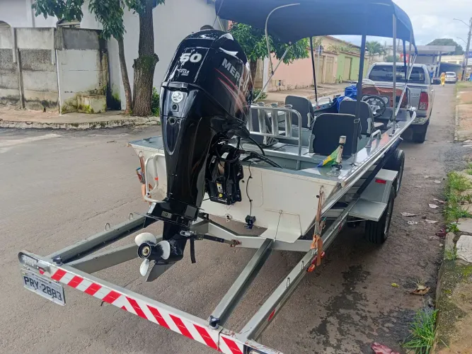 Barco Levefort Modelo Apolus 600 tracker