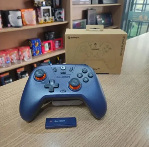 Gamepad Gamesir Nova Lite Hall Efect P/ Pc Steam Switch Android PC Cor Violeta-escuro