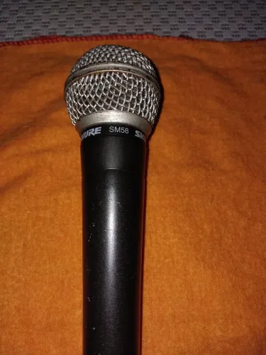 Microfone Shure SM58 com cabo