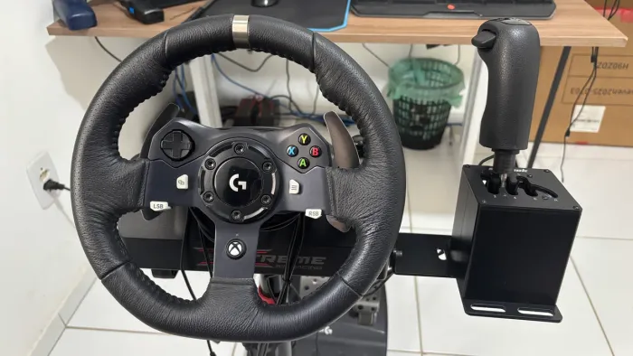 Volante Gamer Logitech G920 + Cockpit + Manopla Scania + Caixa de macha