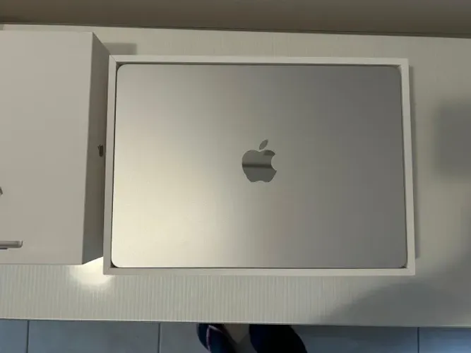 MacBook Air M3 13,6" 8GB 256GB Prata - Pouquíssimo Uso, Caixa e NF