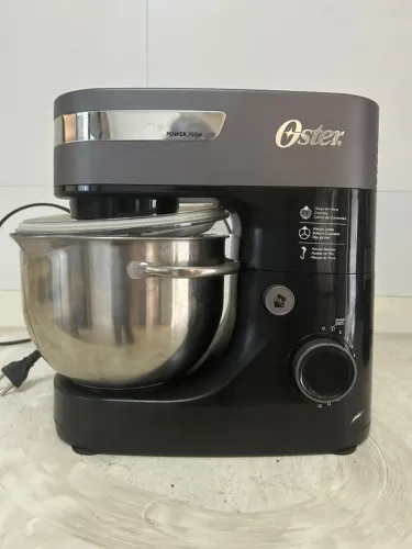 Batedeira Planetária Oster 750W - OBAT651 SEM USO