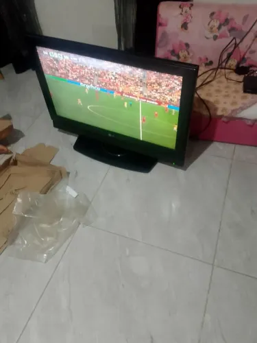 Vendo tv 32 polegadas só pega conversor 300 $$
