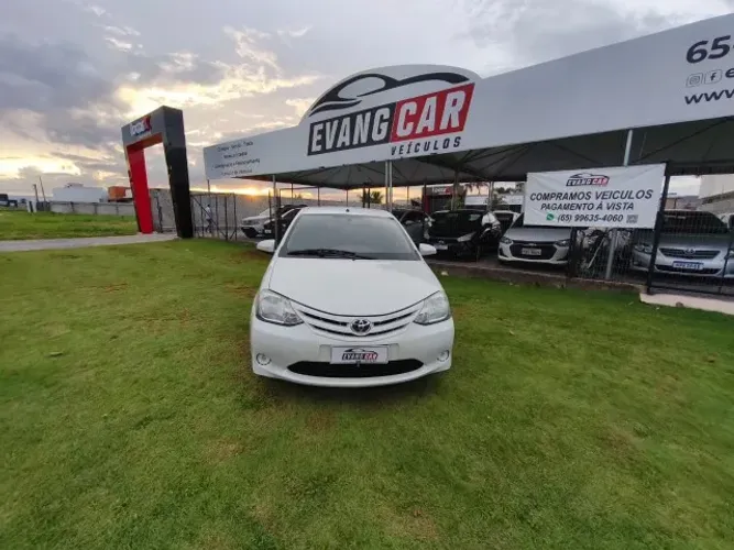 Toyota Etios X 1.3 Flex 16V 5P Mec. 2015