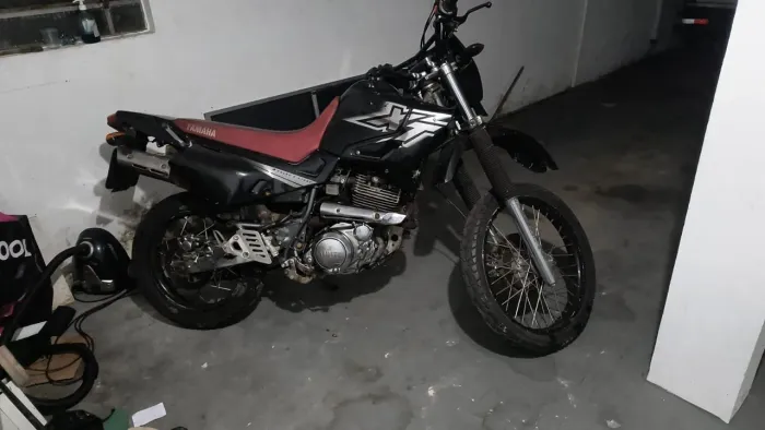 Vende-se XT 600 preta ou toco por carro utilitário no valor de 12 mil 