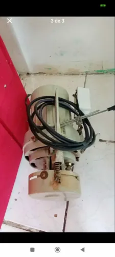 Motor para máquina industrial de costura.