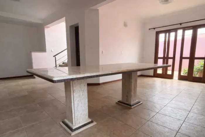 Mesa de Mármore - Elegância e Qualidade