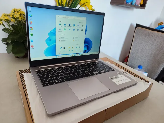 Notebook Samsung Book E30 i3-4.10GHz SSD256 + 1 Tera, praticamente Novo