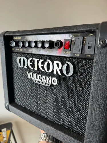 Cubo Amplificador Meteoro Space Junior 35gs 35w P/ Guitarra Cor Preto