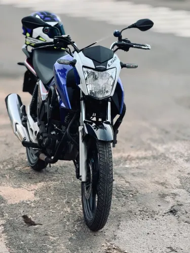 Titan 160 azul