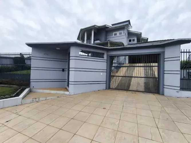 Casa toda em laje 3 suítes AMPLO terreno em local ALTO de boa vizinhança bairro tranquilo