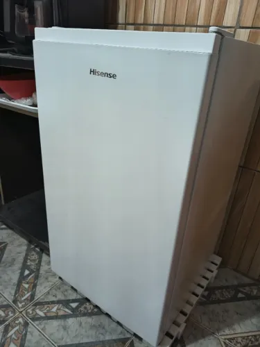 Frigobar hisense impecável 