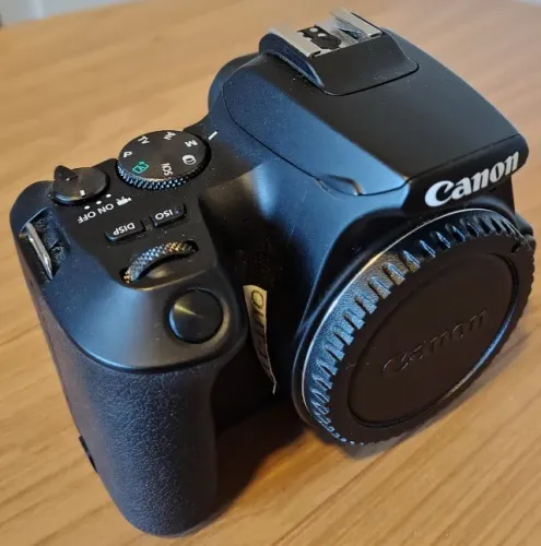 Câmera Canon EOS REBEL SL3 com Shutter Counter igual a 23.000.