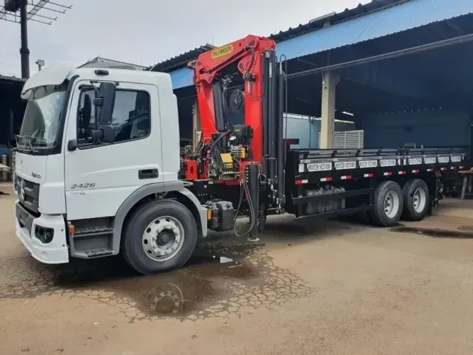 Atego 2426 2018 6x2 com munck Particular