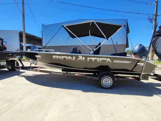 Lancha Apache 19 pés 2025 + Yamaha 90HP | 15h | Completa | Carreta 100% Documentada