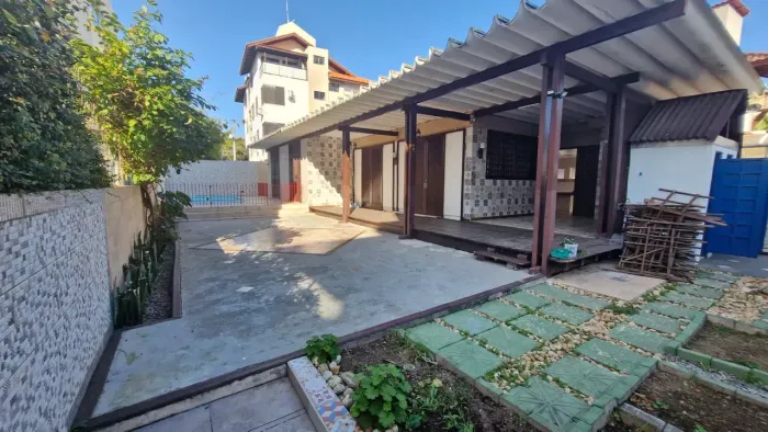 Casa de 3 quartos à venda em Canasvierias, com piscina, a poucos metros da praia