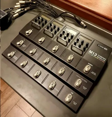 Pedaleira Line 6 M13 Stompbox Multi Efeitos Com Looper