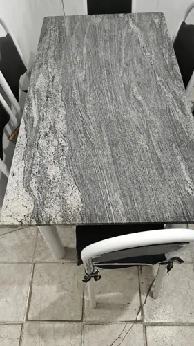 Mesa de jantar 75cm x 1,40m com 6 cadeiras