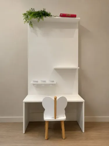 Mesa infantil U com painel e cadeira