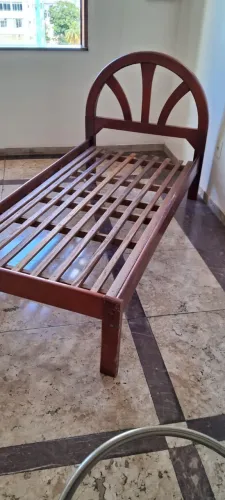 Cama de solteiro.