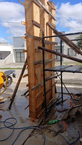 VAGA PARA AJUDANTE PRATICO DE PEDREIRO